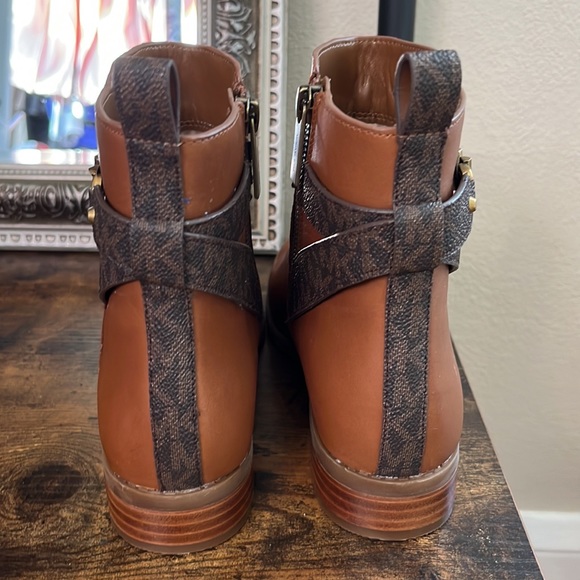 Michael Kors Flat Ankle Boots - Picture 9 of 13